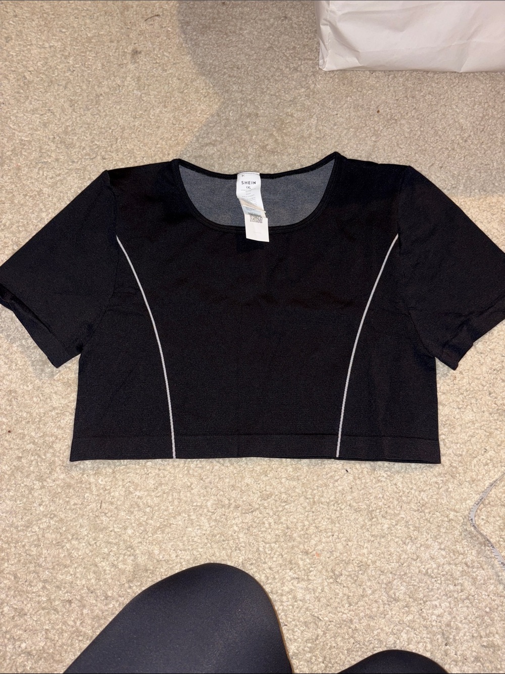 SHEIN Black Cropped Short Sleeve Top with Contrast Piping